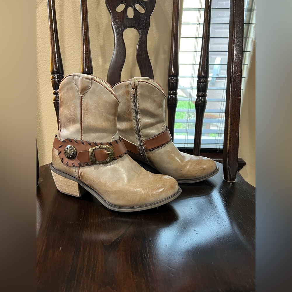 Women’s Roper Cowboy boots size 6
